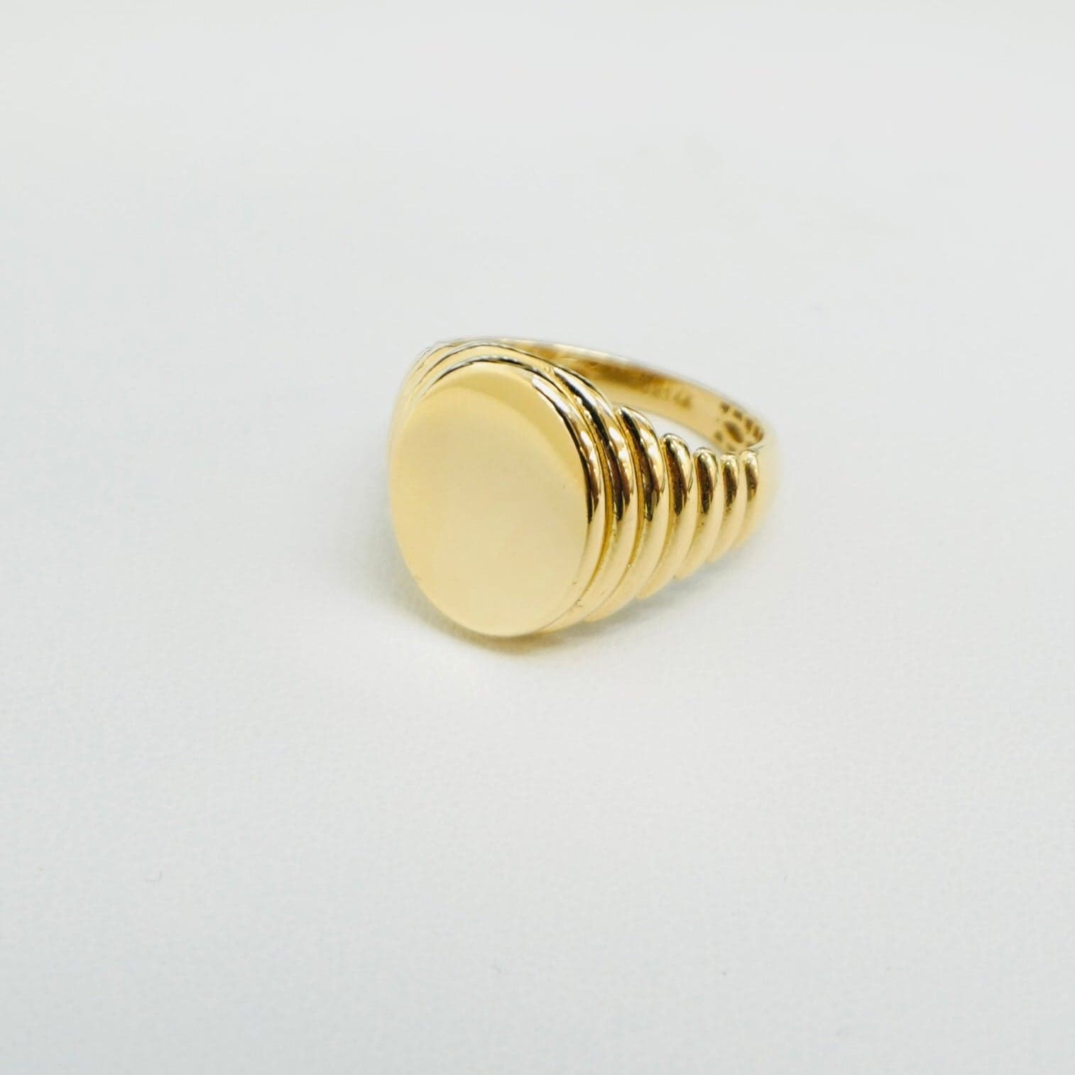 Solid 14K Yellow Gold Black Onyx Oval Ring thumbnail 4
